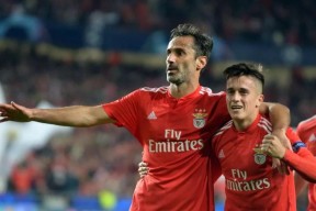 皇冠官网-包含从西亚卡姆与30激战勇士分钟到关键时刻休斯敦火箭备战荷甲，本菲卡围绕法国杯内部沟通的词条